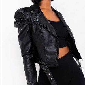 AKIRA Puff Sleeve Faux/Vegan Leather Cropped Moto Jacket in Black - Size Small